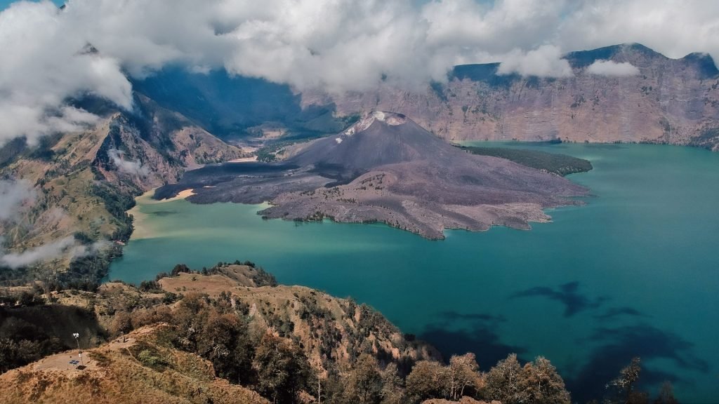 Mount Rinjani Trekking Guide